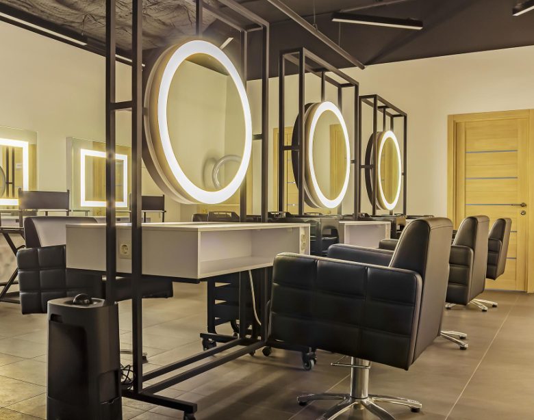 Décoration de salon de coiffure pour un espace tendance et accueillant