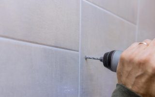 Techniques efficaces pour percer un carrelage sans risque de fissures ni dégâts