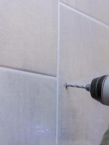 Techniques efficaces pour percer un carrelage sans risque de fissures ni dégâts