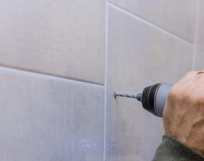 Techniques efficaces pour percer un carrelage sans risque de fissures ni dégâts