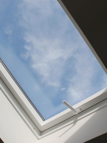 tout ce qu'il faut savoir pour bien choisir une Fenêtre de toit plat