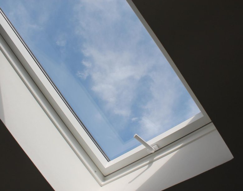 tout ce qu'il faut savoir pour bien choisir une Fenêtre de toit plat