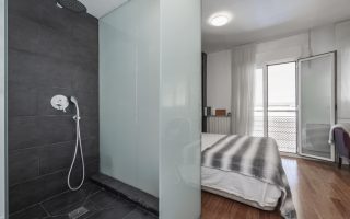 avantages, inconvénients et conseils d’aménagement de la Douche dans la chambre