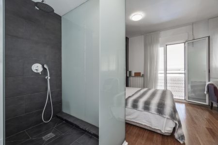 avantages, inconvénients et conseils d’aménagement de la Douche dans la chambre
