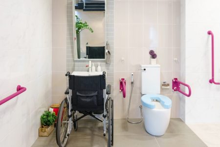concevoir une salle de bain accessible et adaptée aux personnes en situation de handicap