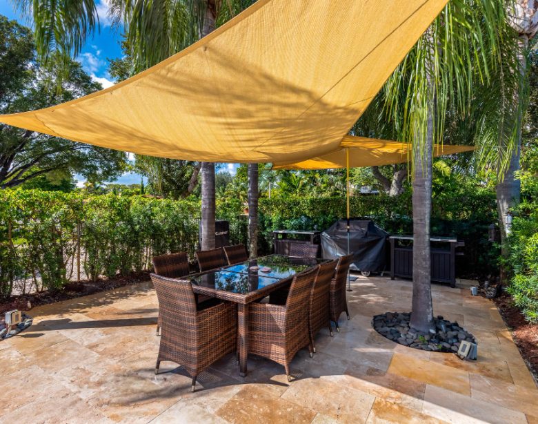 Parasol anti vent terrasse