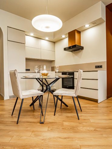 Parquet et cuisine c'est le revêtement idéal pour allier style et fonctionnalité