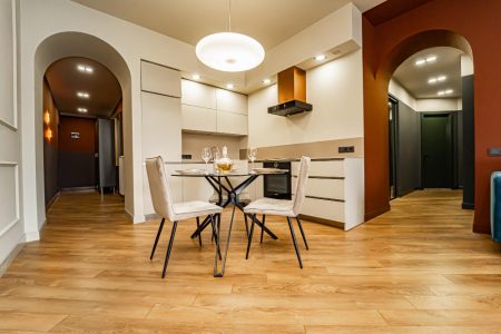 Parquet et cuisine c'est le revêtement idéal pour allier style et fonctionnalité