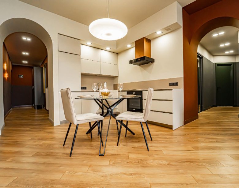 Parquet et cuisine c'est le revêtement idéal pour allier style et fonctionnalité