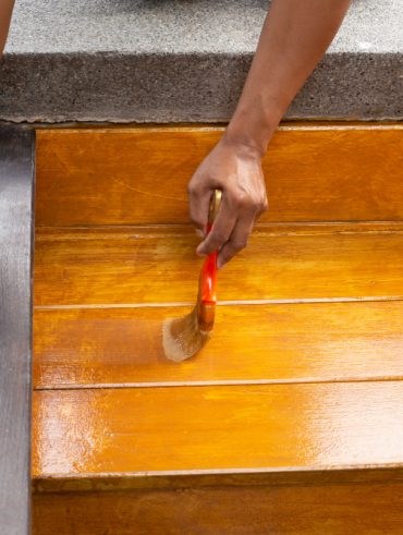 techniques et astuces pour réussir la Peinture sur meuble en bois