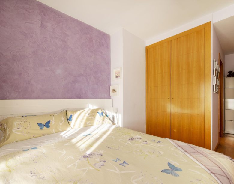 Tête de lit en peinture pour transformer votre chambre