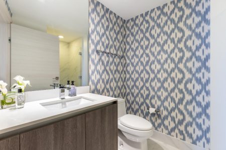 hauteur à choisir pour un meuble de salle de bain confortable et pratique