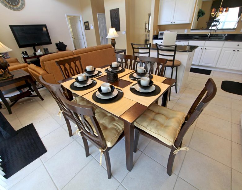 la dimension idéale d'une table pour 6 personnes