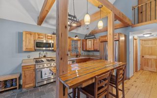 Rénover une cuisine en bois pour un résultat réussi