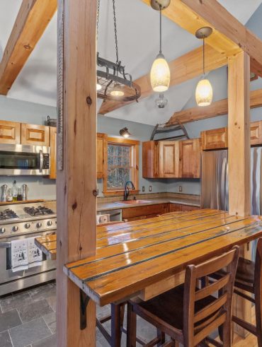 Rénover une cuisine en bois pour un résultat réussi