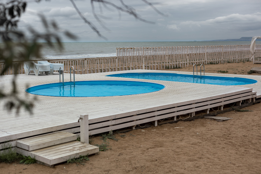 Habillage piscine semi enterrée 