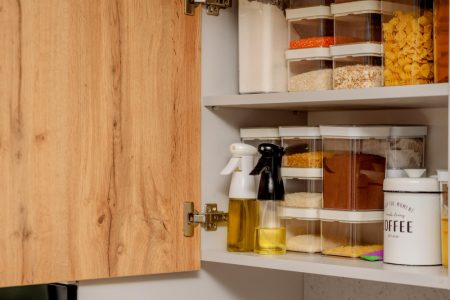 Idées pratiques pour optimiser le rangement dans une petite cuisine