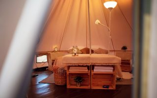guide d'aménagement pour transformer un sous-sol en une chambre à la fois cosy et pratique