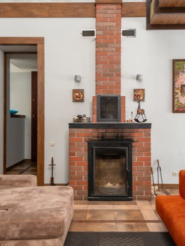 Couleur taupe dans un salon pour une décoration chaleureuse et moderne