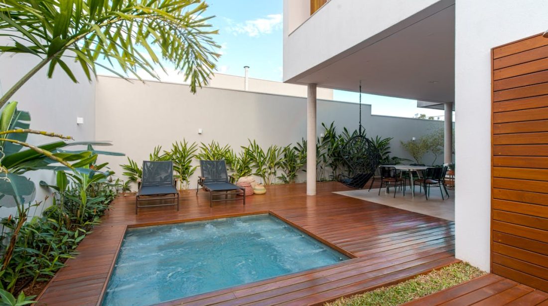 Guide pratique pour choisir la piscine idéale pour un jardin de petite taille