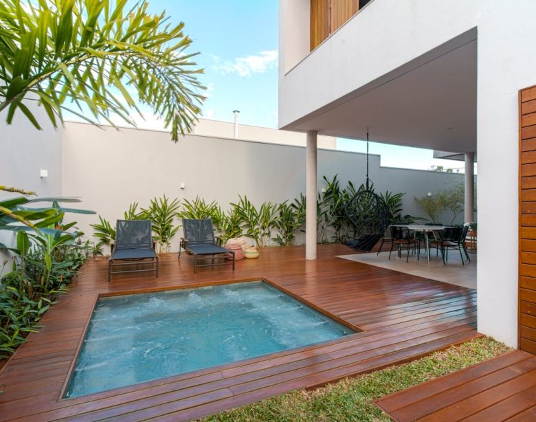 Guide pratique pour choisir la piscine idéale pour un jardin de petite taille
