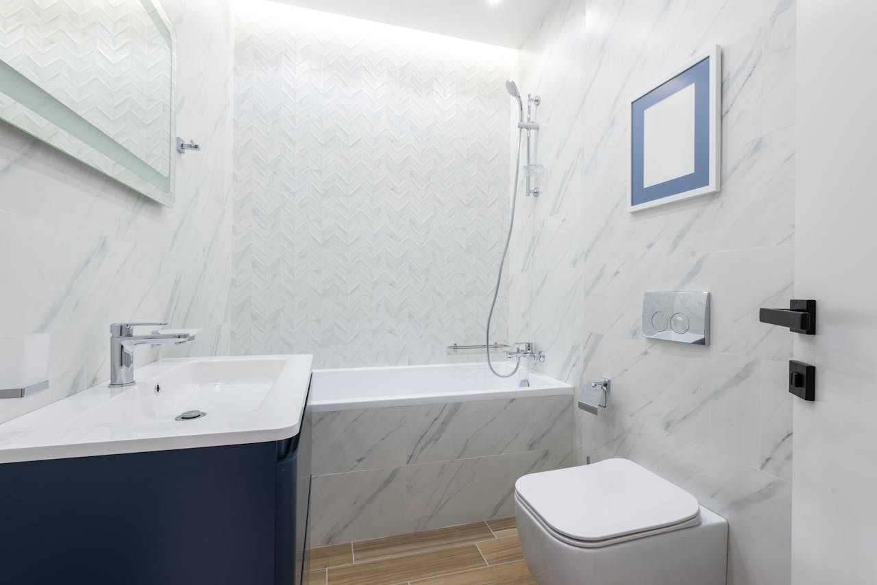 un Plan petite salle d'eau avec WC  pour optimiser l'espace